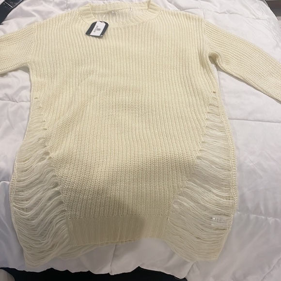 White distressed sweater never worn - Picture 2 of 5
